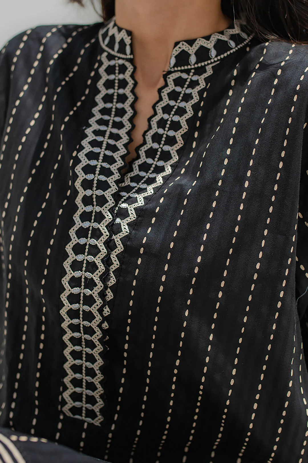 Embroidered Kurta Trouser - 0677 - Image 4