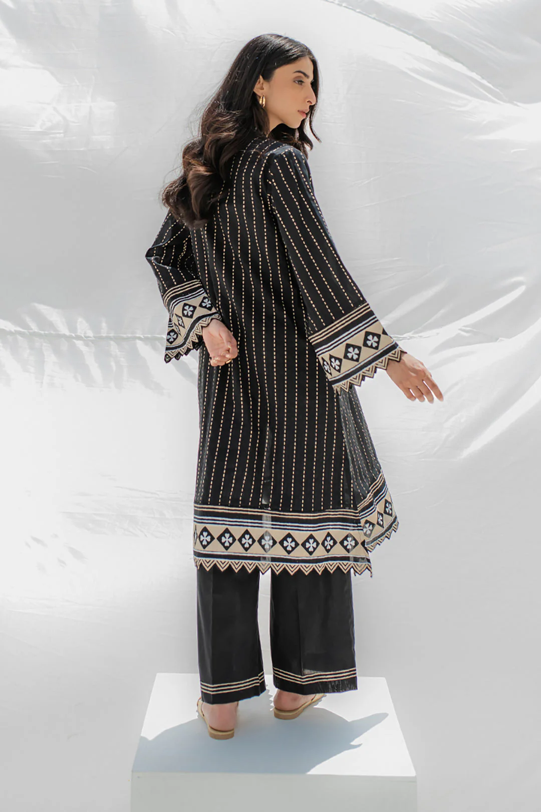 Embroidered Kurta Trouser - 0677 - Image 5