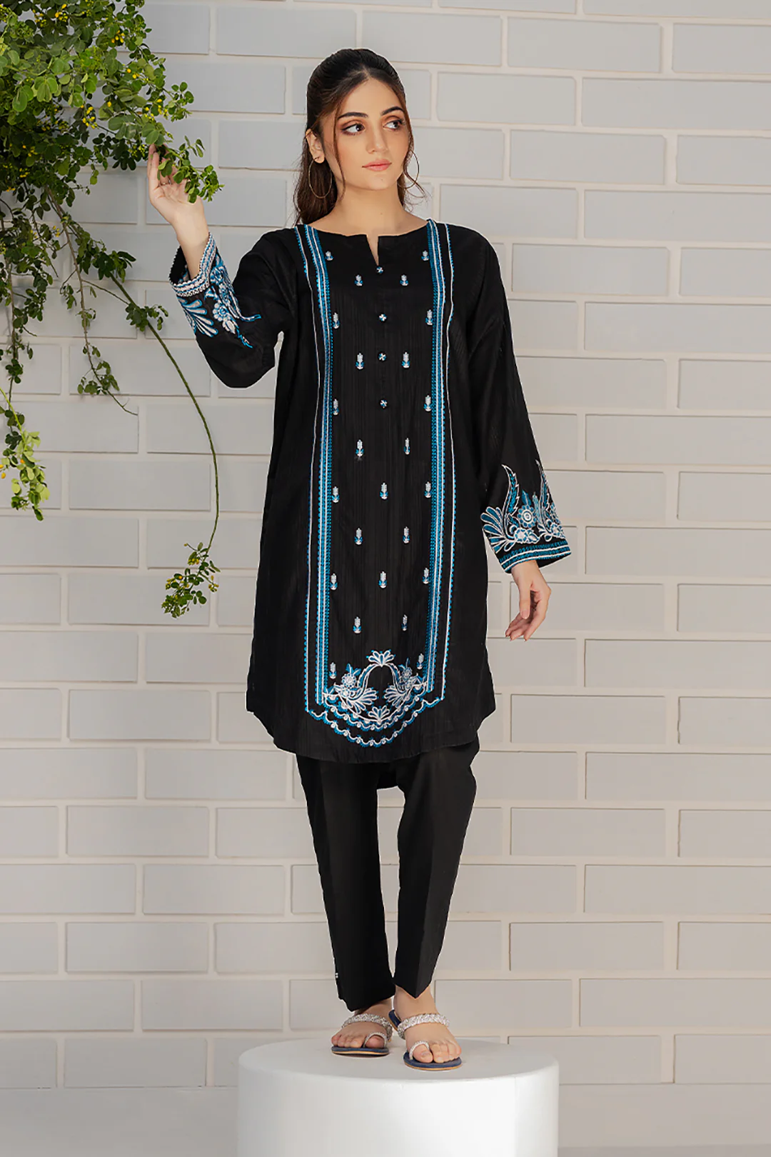 Embroidered Kurta Trouser - 1093 - Image 3