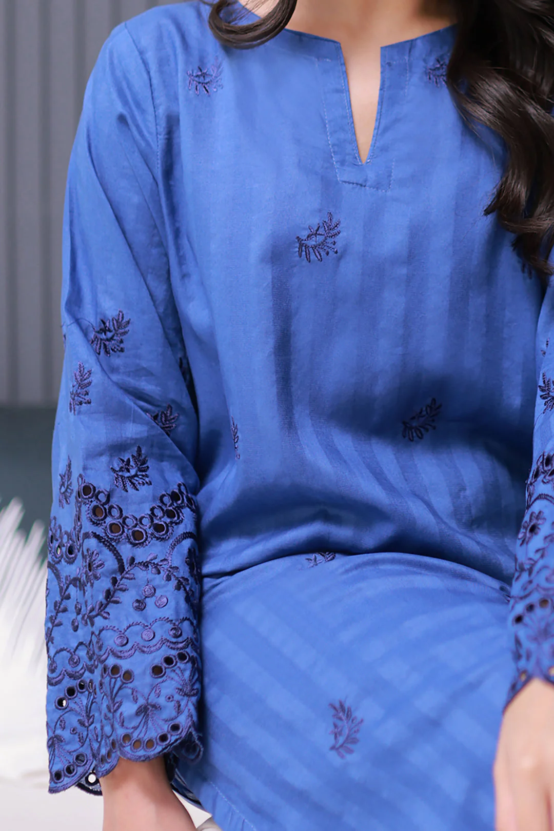 Embroidered Kurta Trouser - 1220 - Image 4