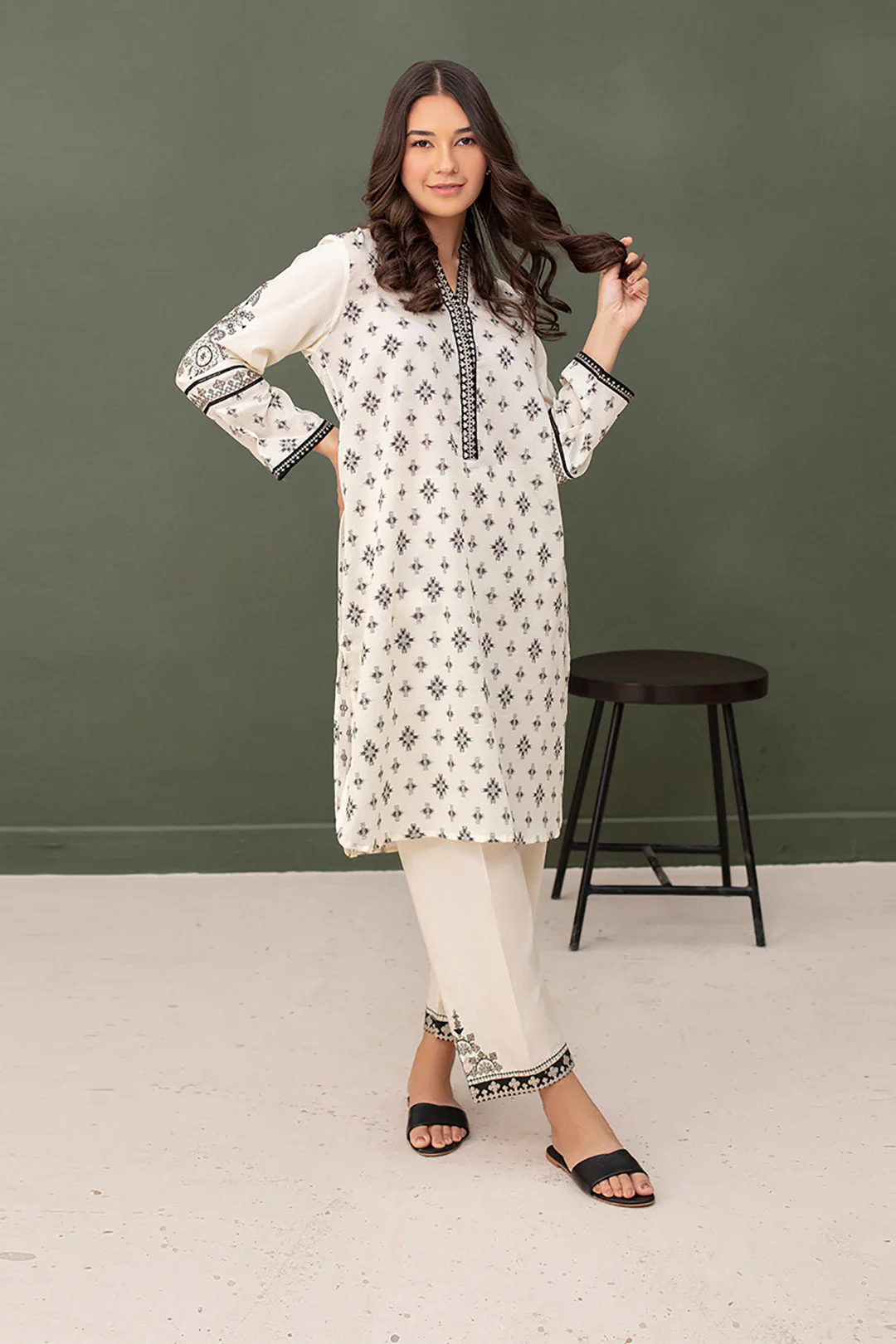 Embroidered Kurta Trouser - 1247 - Image 3