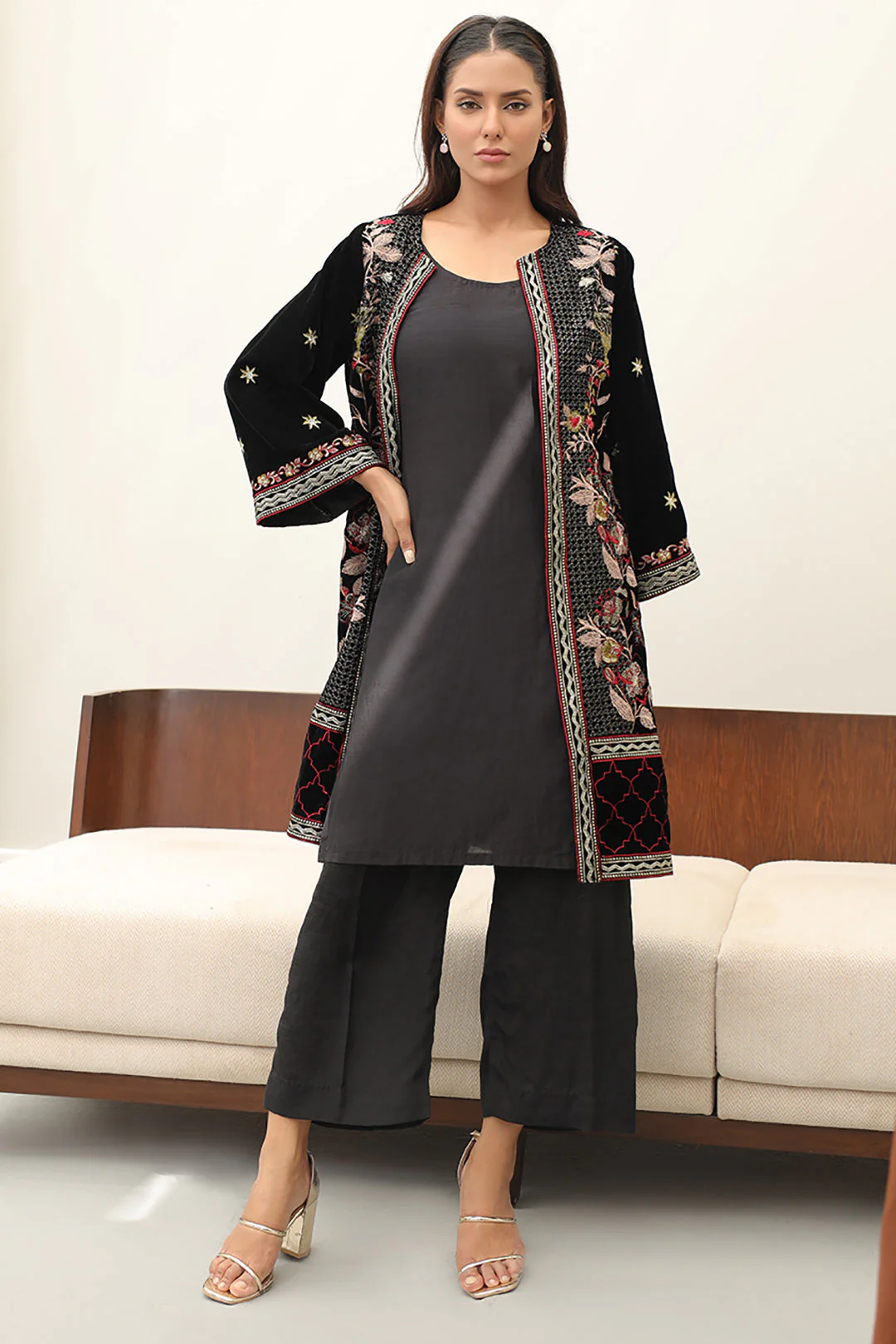Embroidered Kurta Trouser - 3273 - Image 4