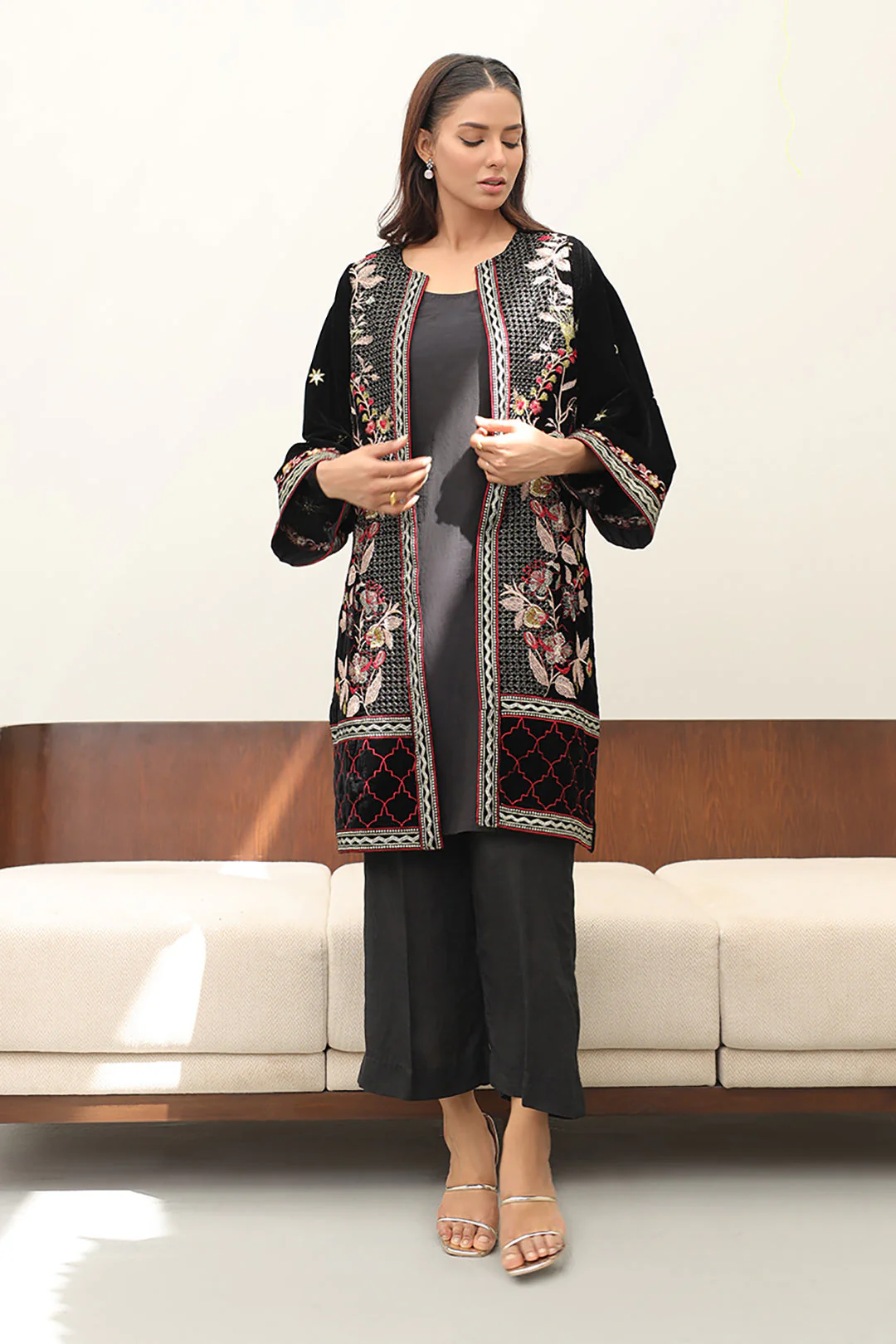Embroidered Kurta Trouser - 3273 - Image 5