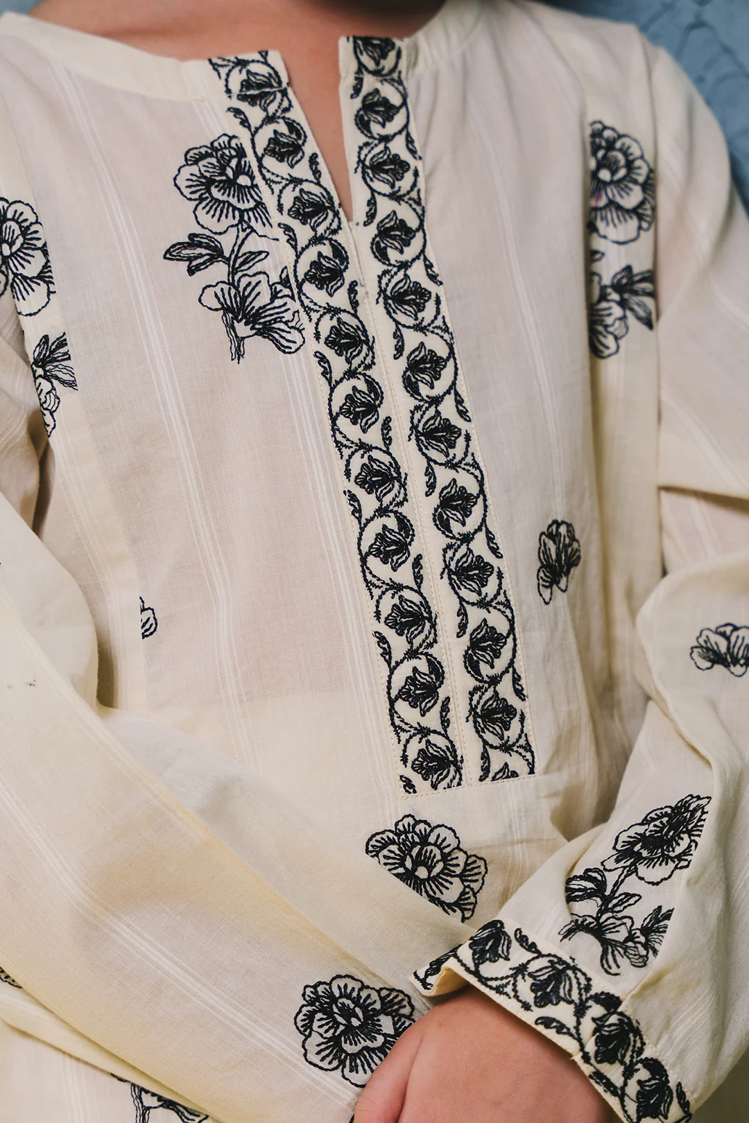 Embroidered Kurta Trouser - 2416 - Image 4