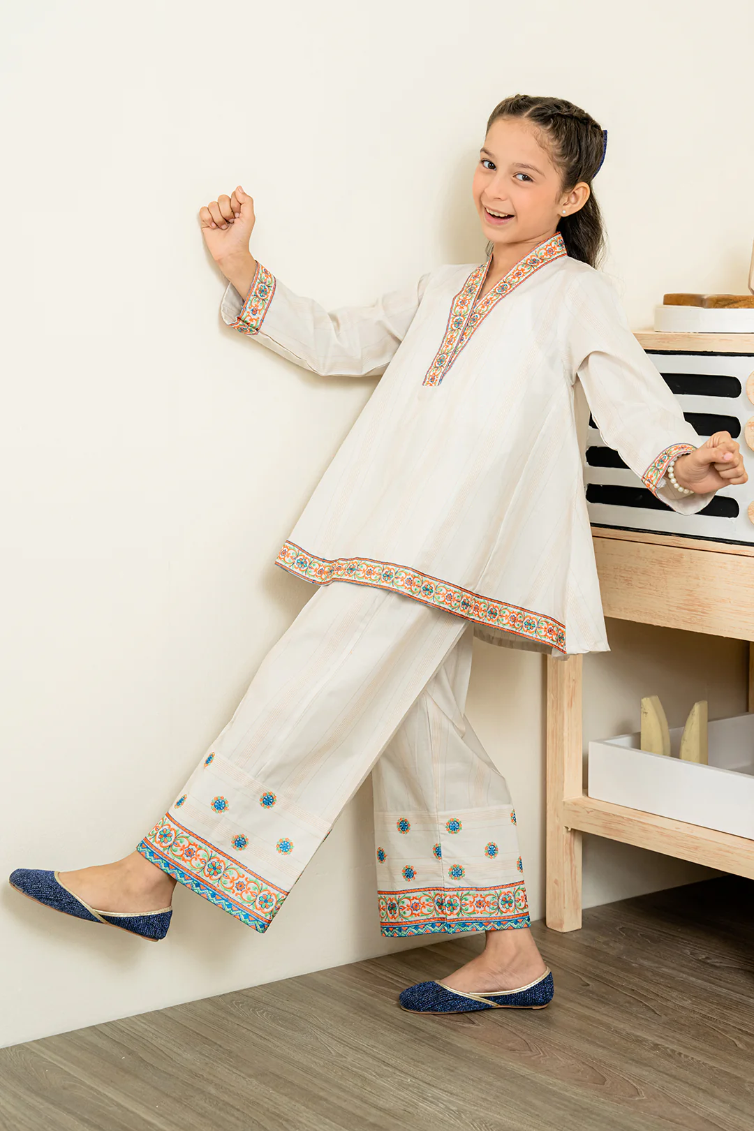 Embroidered Kurta Trouser - 2218 - Image 3