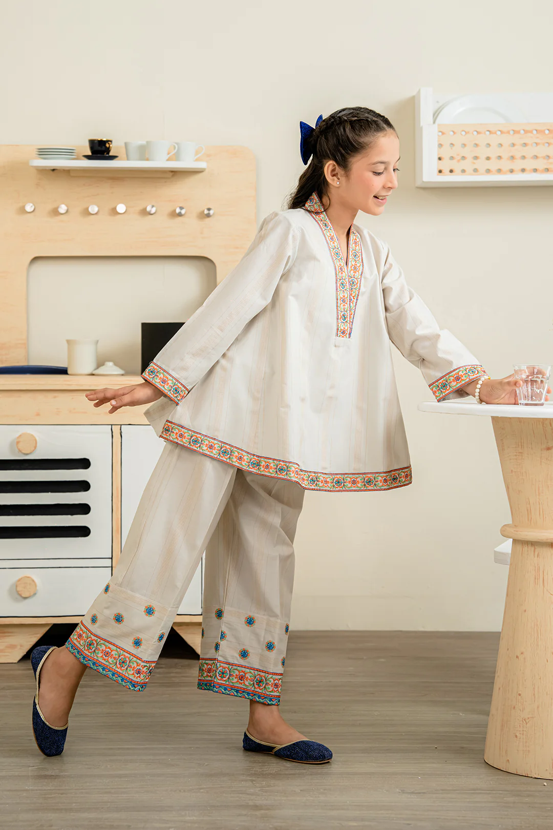 Embroidered Kurta Trouser - 2218 - Image 4