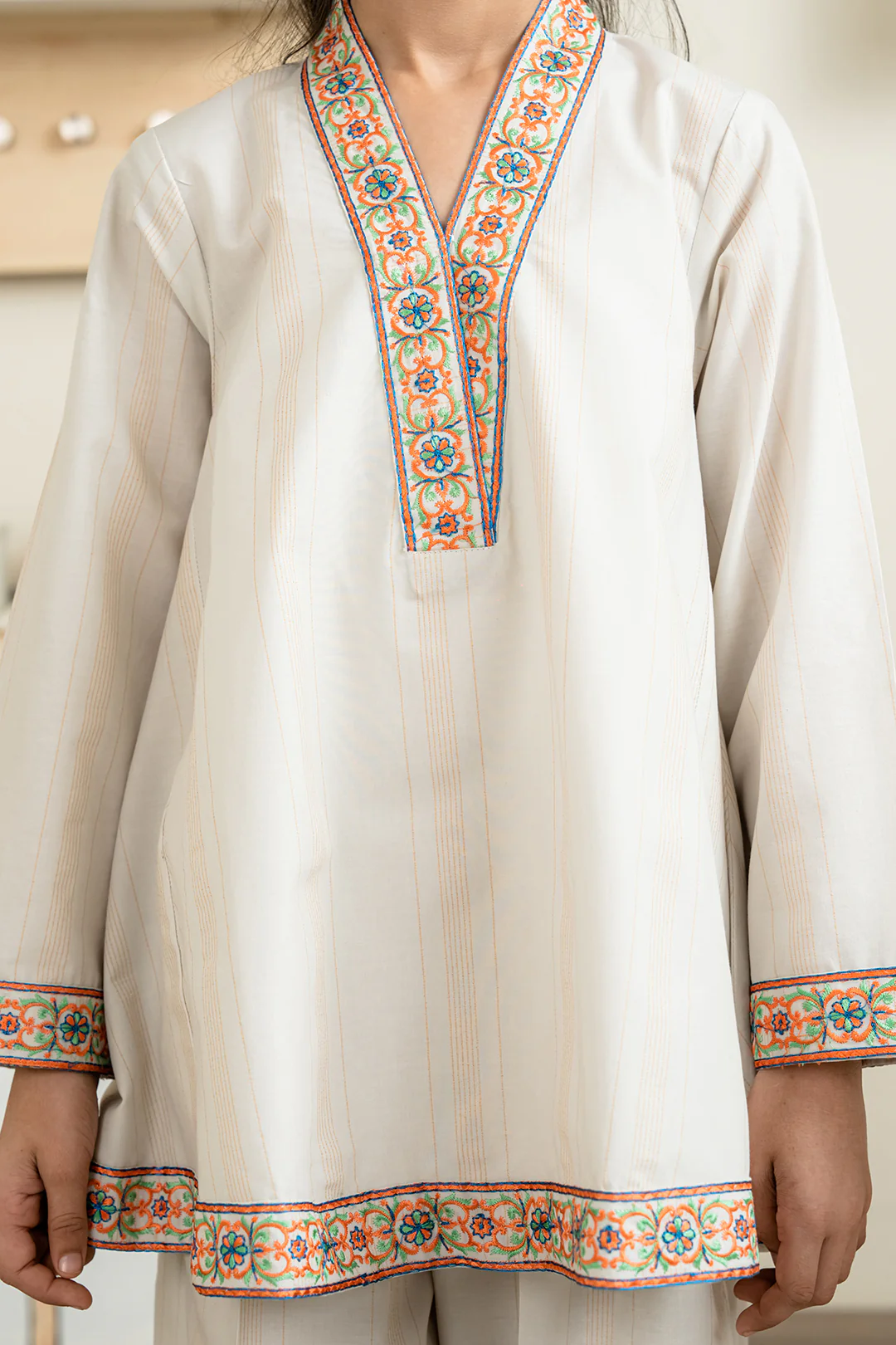 Embroidered Kurta Trouser - 2218 - Image 5