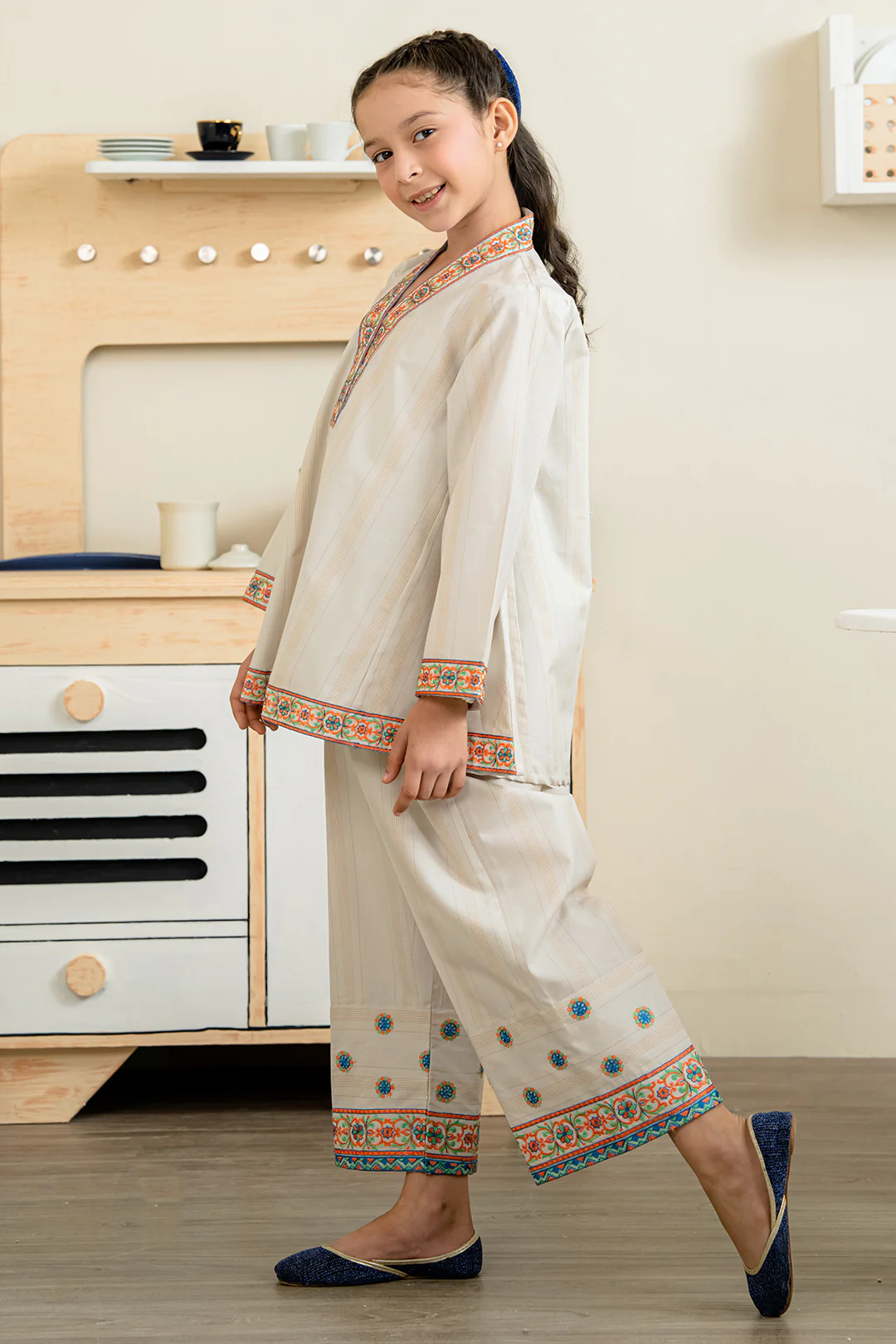 Embroidered Kurta Trouser - 2218 - Image 6