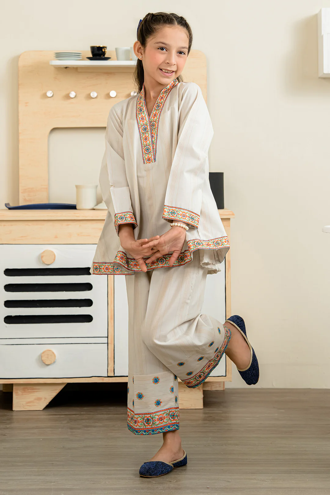 Embroidered Kurta Trouser - 2218 - Image 7
