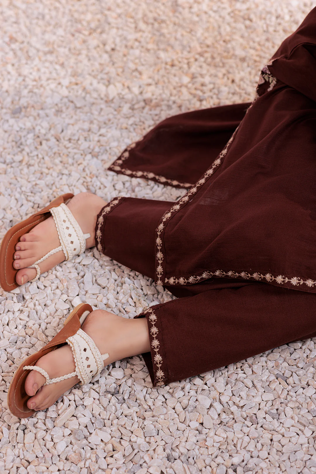 Embroidered Kurta Trouser - 1290 - Image 4