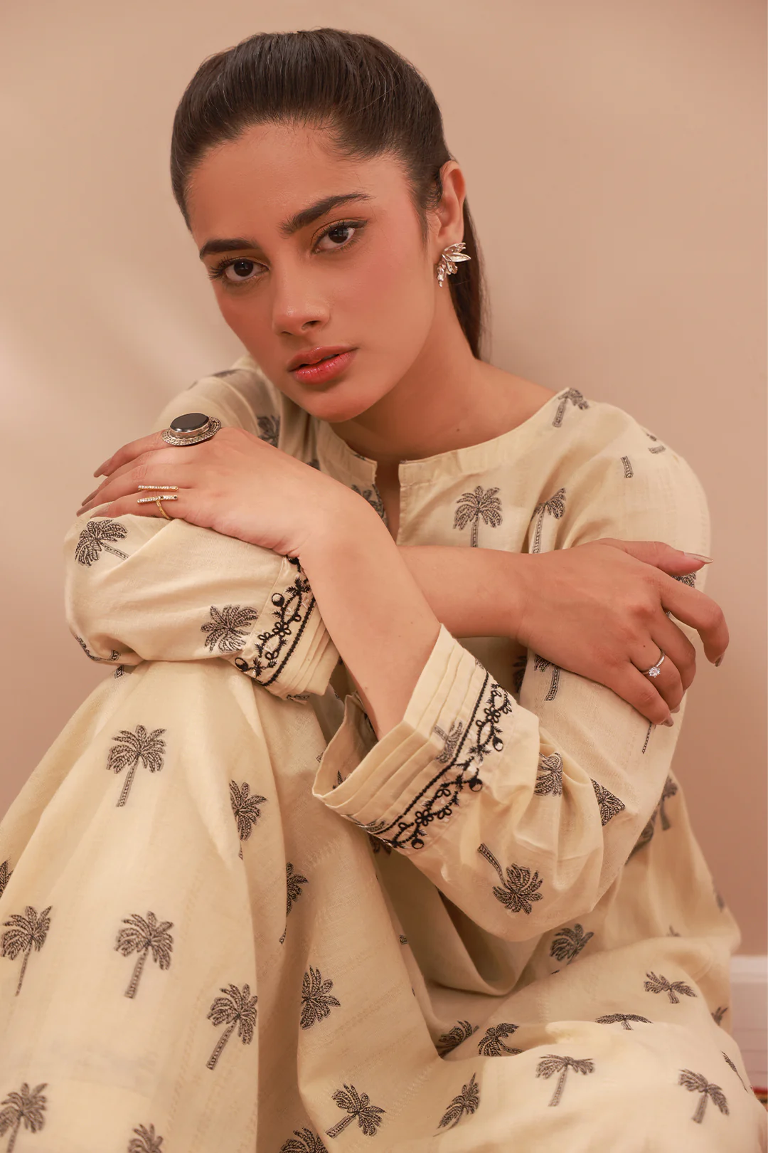 Embroidered Kurta Trouser - 3321 - Image 4