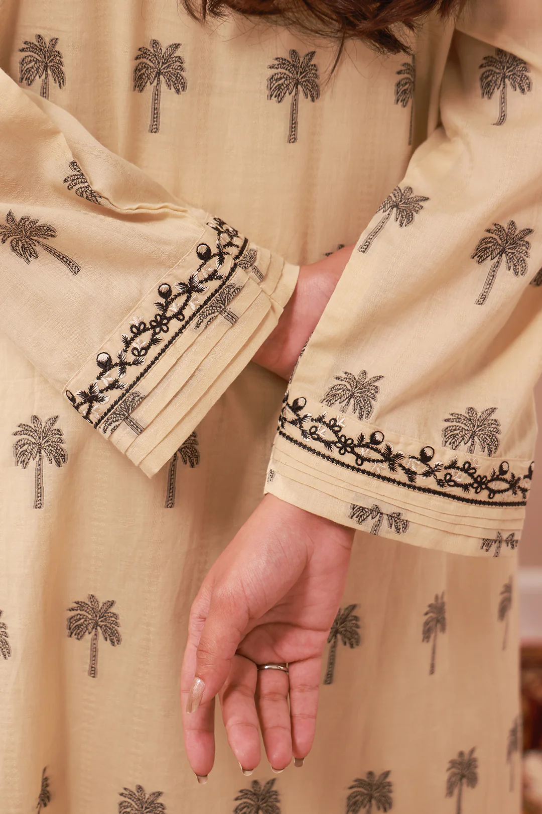 Embroidered Kurta Trouser - 3321 - Image 5