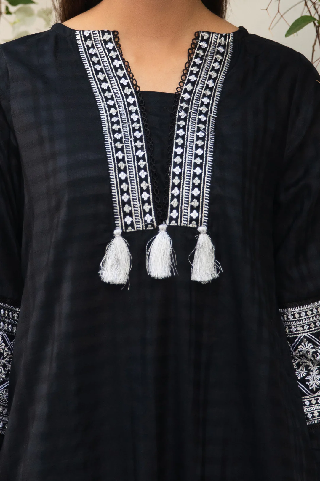 Embroidered Kurta Trouser - 1239 - Image 4