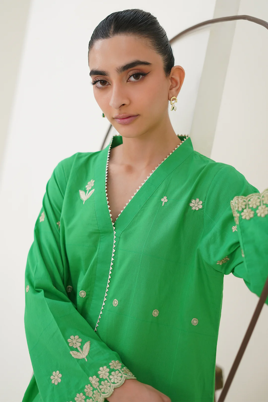 Embroidered Kurta Trouser - 1933 - Image 3