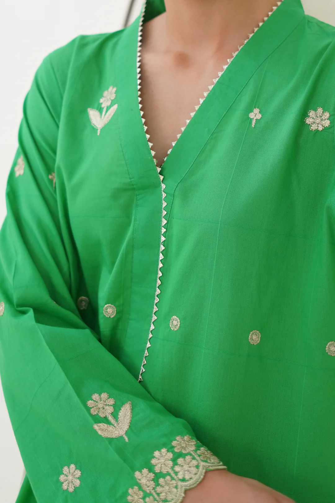 Embroidered Kurta Trouser - 1933 - Image 4