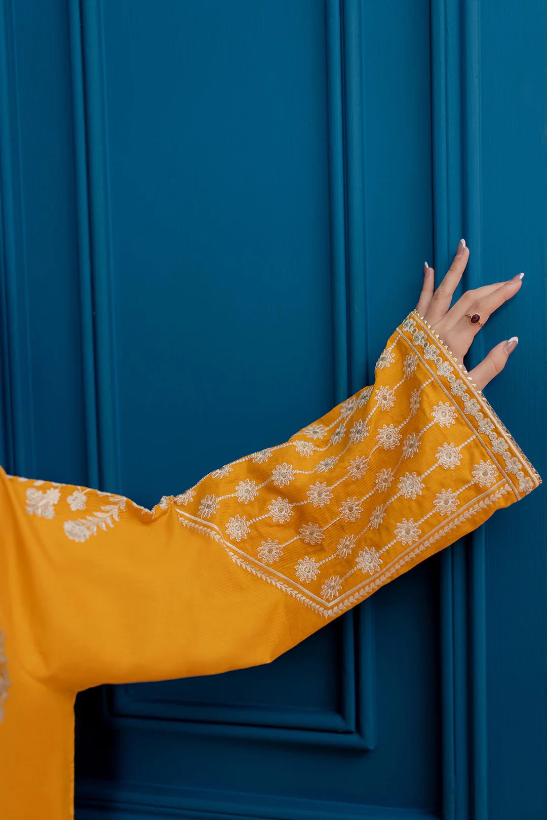 Embroidered Kurta Trouser - 2122 - Image 5