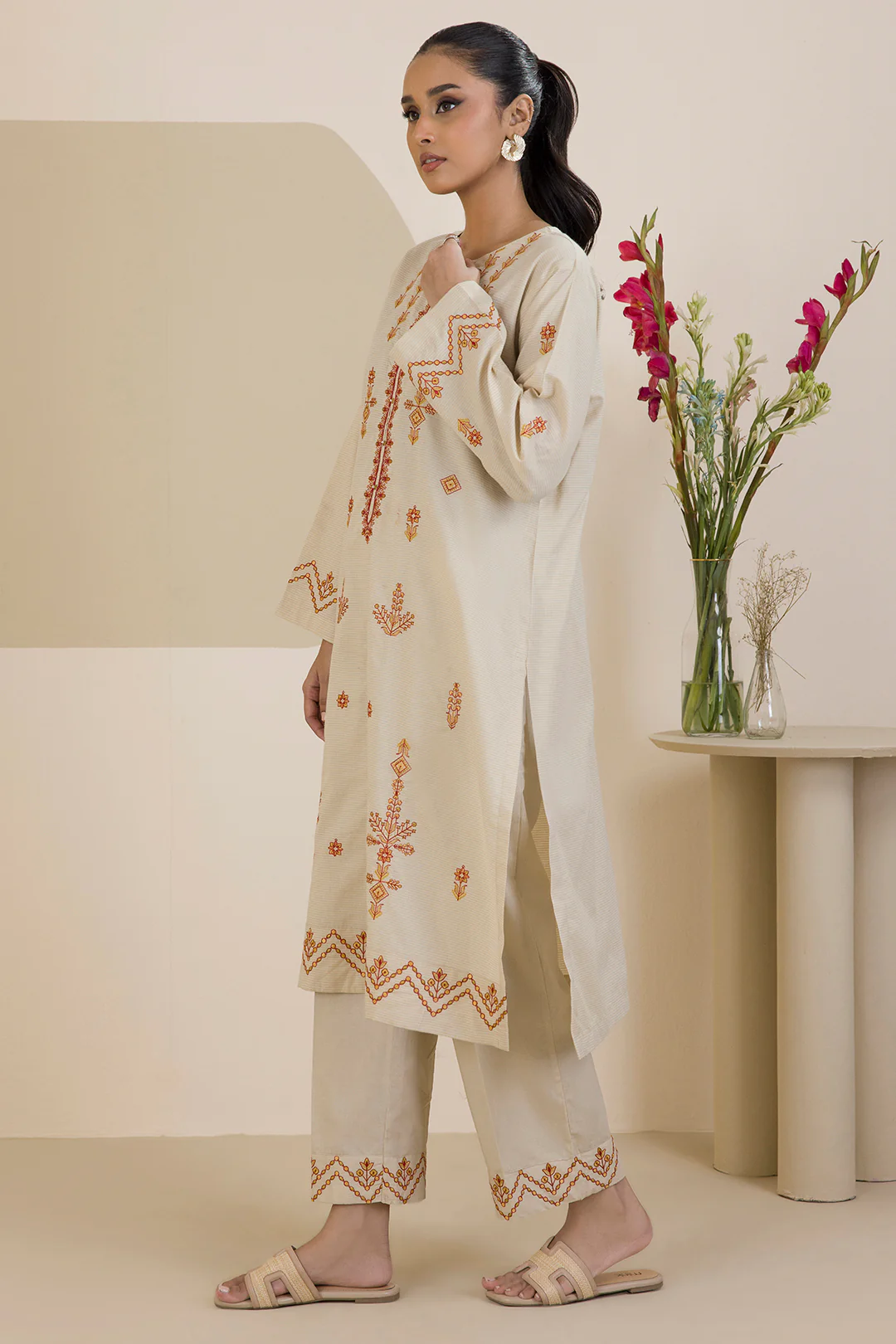 Embroidered Kurta Trouser - 1917 - Image 5
