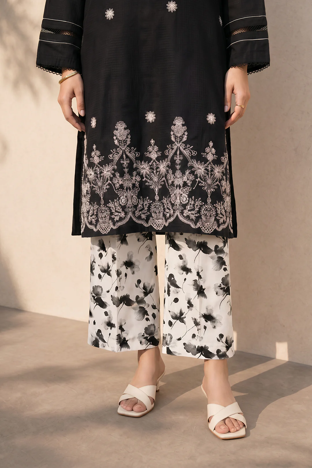 Embroidered Kurta Trouser - 2100 - Image 4