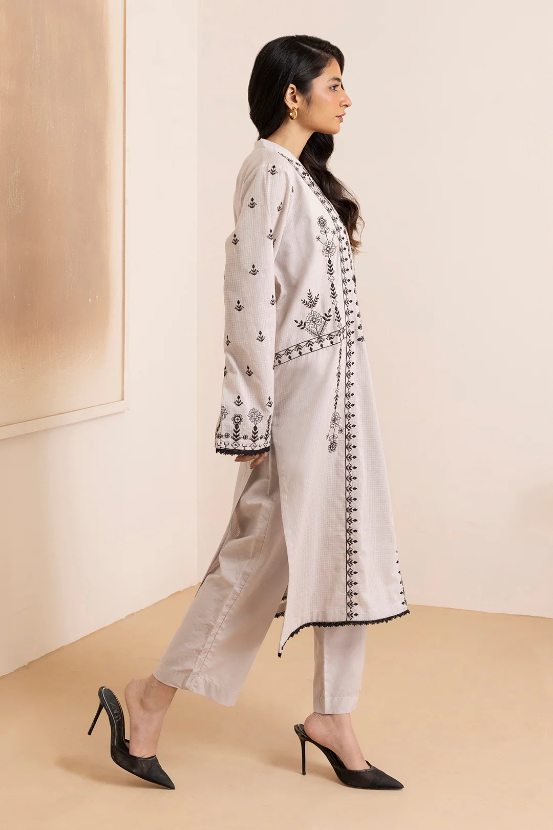Embroidered Kurta Trouser - 2185 - Image 7