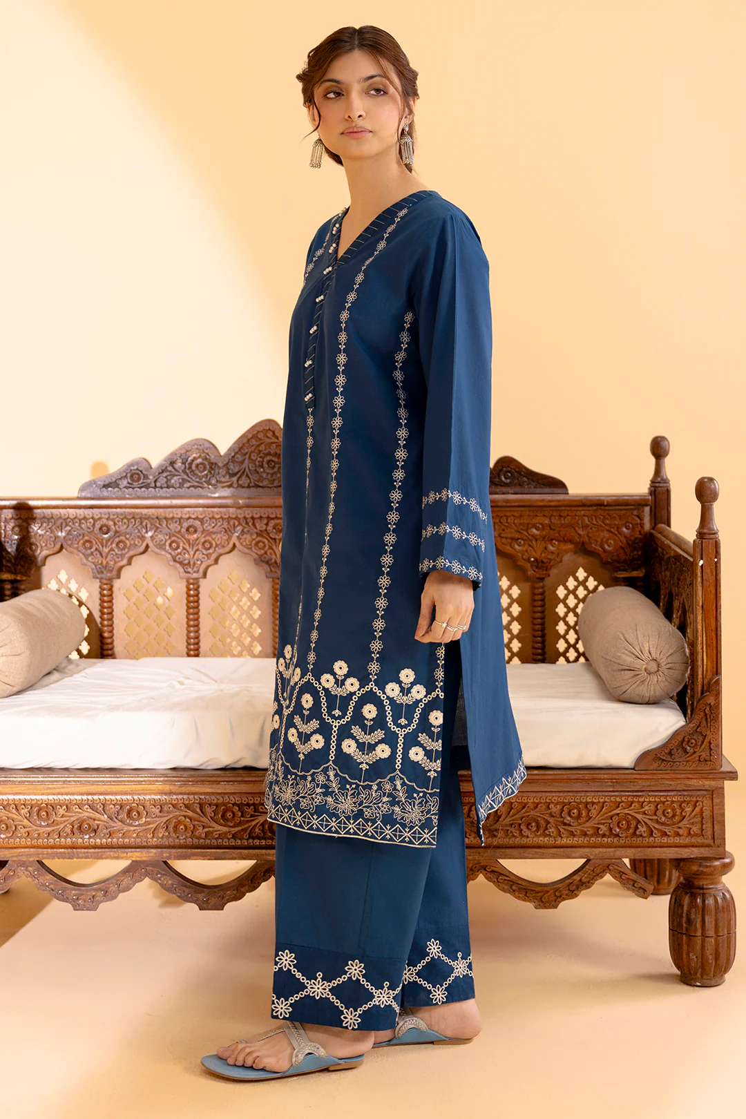 Embroidered Kurta Trouser - 2588 - Image 4