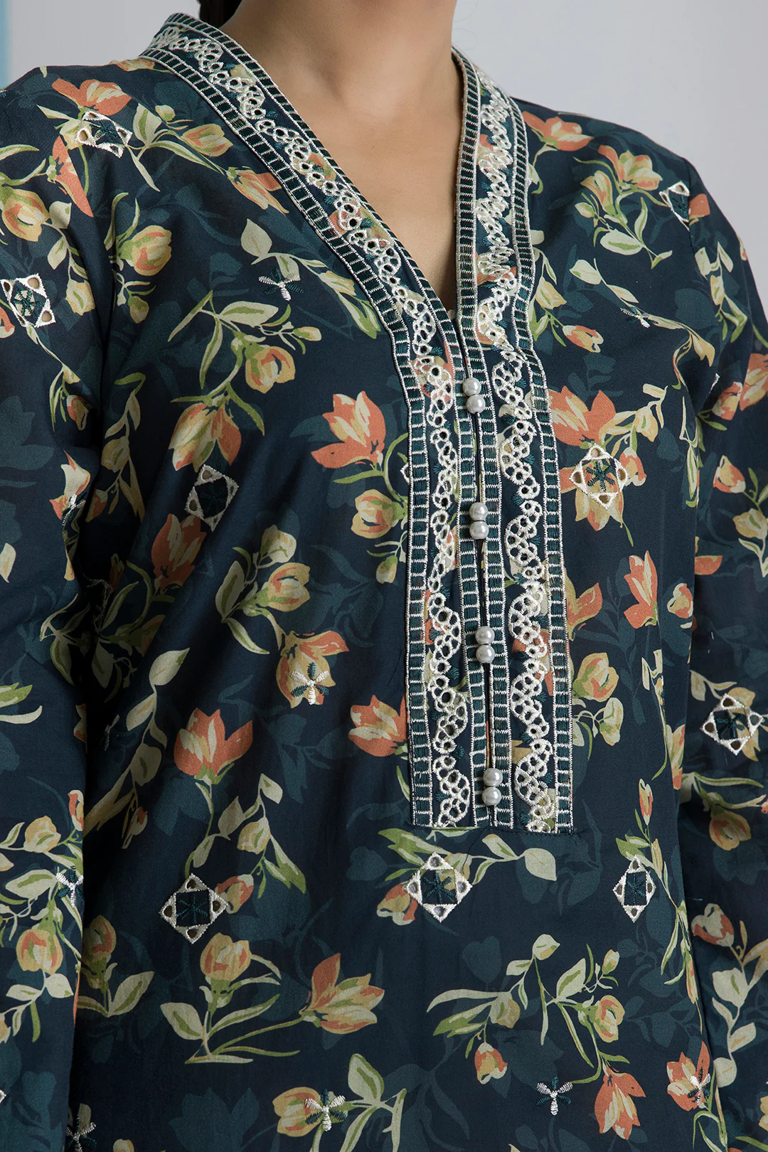 Embroidered Kurta Trouser - 2596 - Image 4