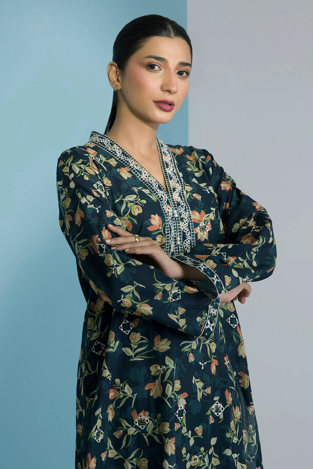Embroidered Kurta Trouser - 2596 - Image 5