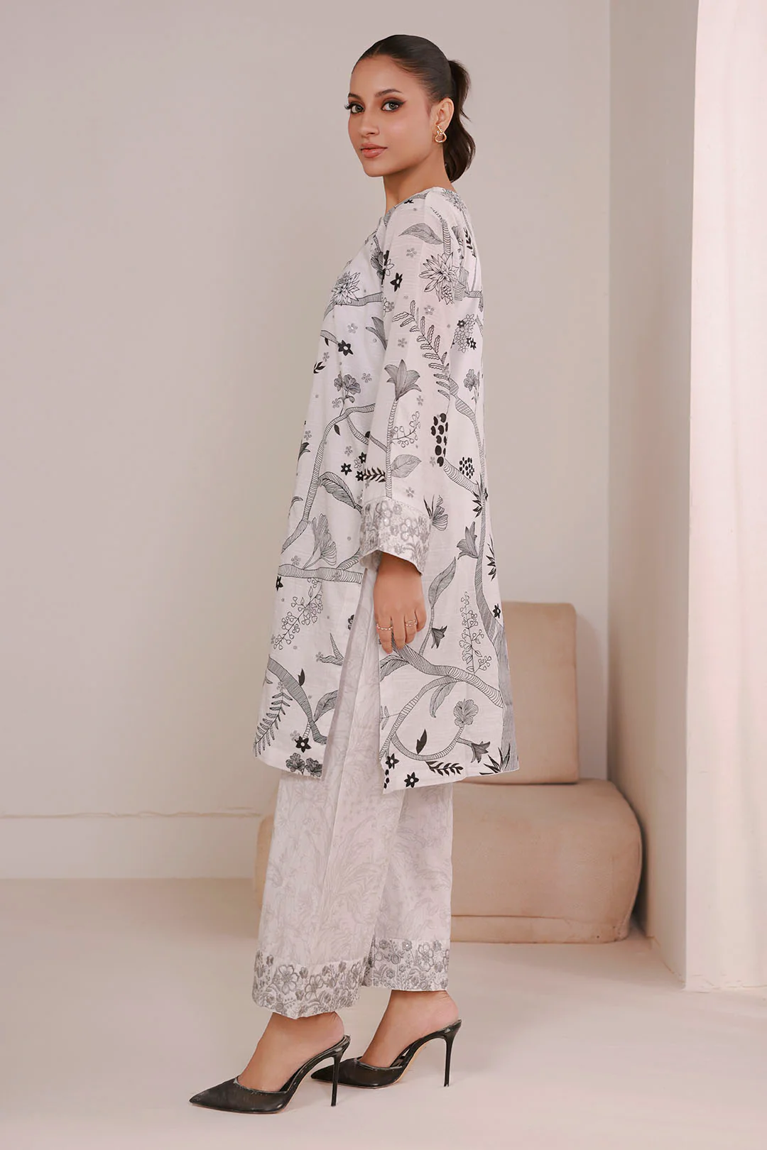 Embroidered Kurta Trouser - 2628 - Image 4