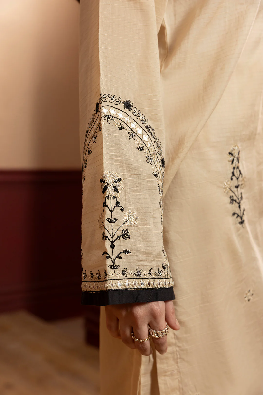 Embroidered Kurta Trouser - 2634 - Image 6