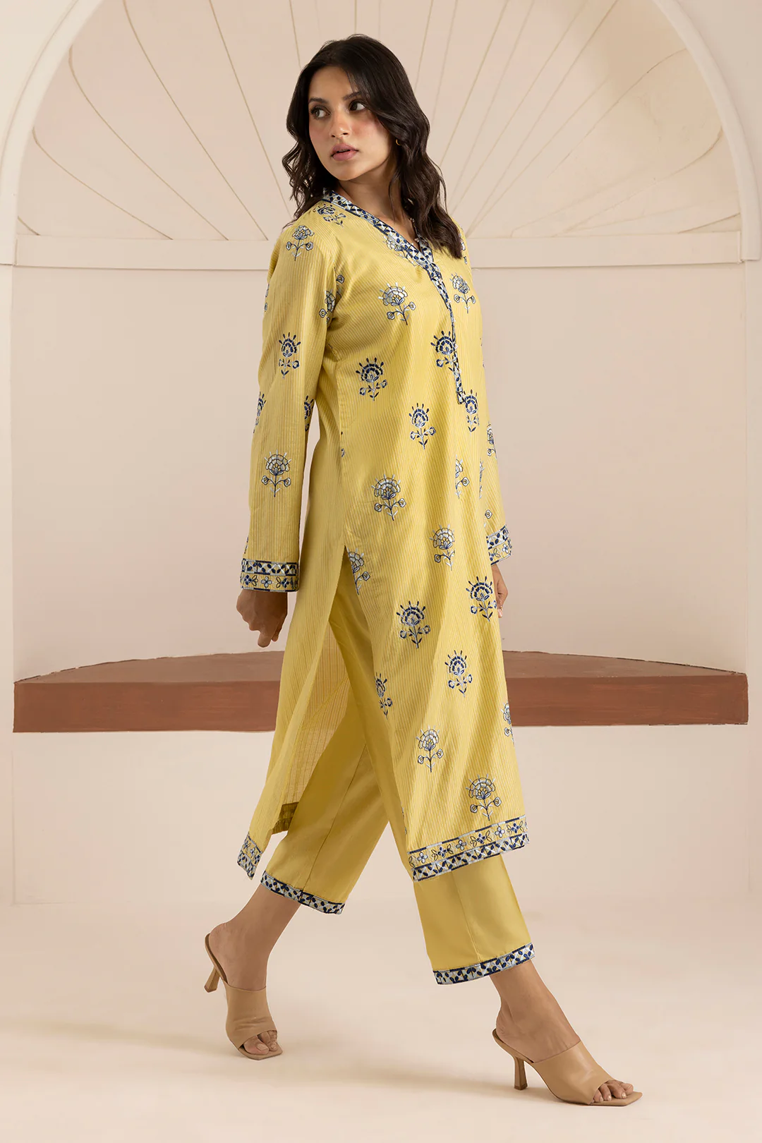 Embroidered Kurta Trouser - 2673 - Image 3