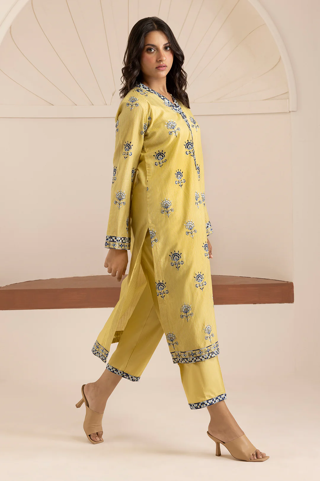Embroidered Kurta Trouser - 2673 - Image 5