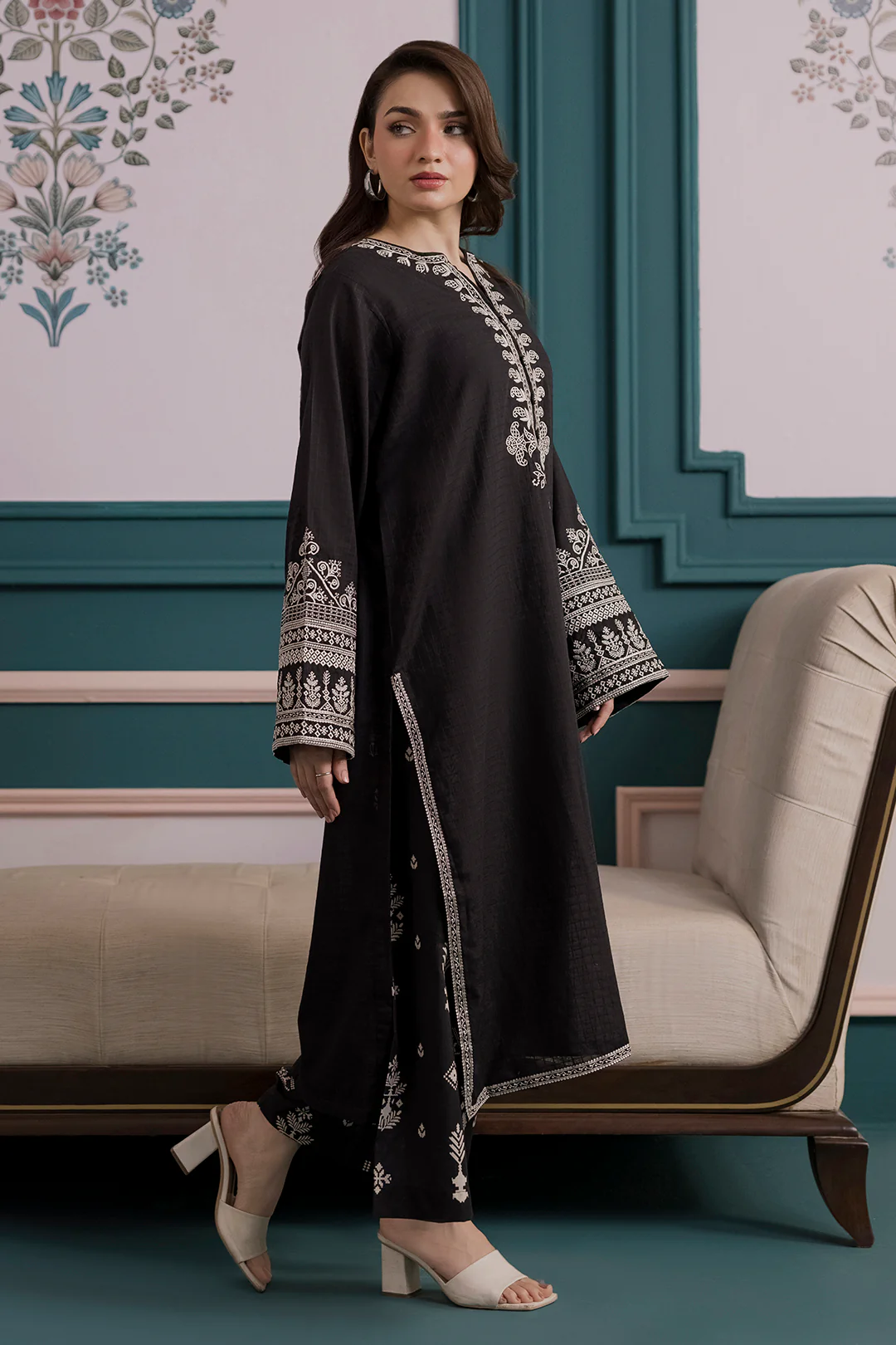 Embroidered Kurta Trouser - 2824 - Image 5