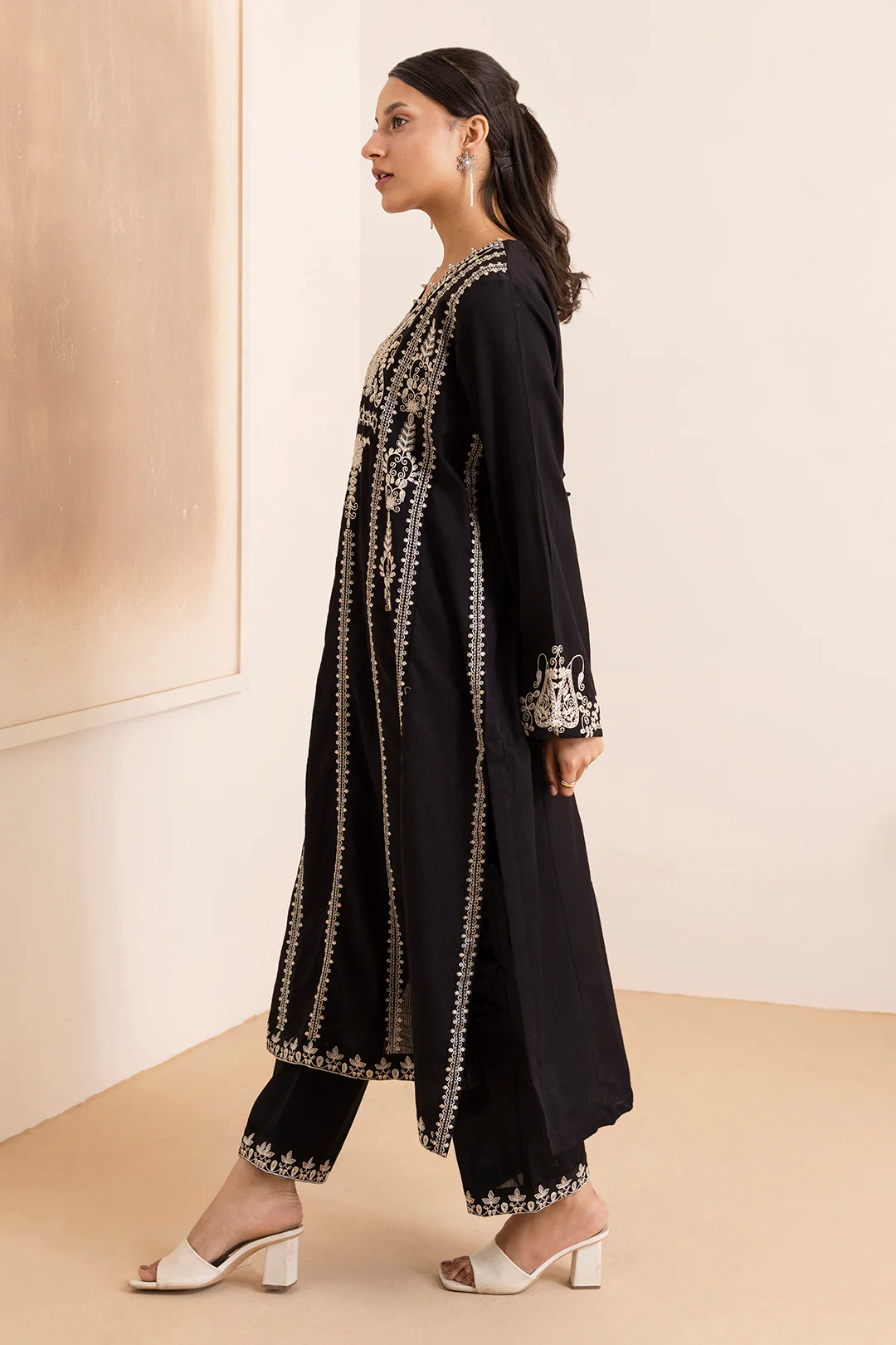 Embroidered Kurta Trouser - 2825 - Image 4