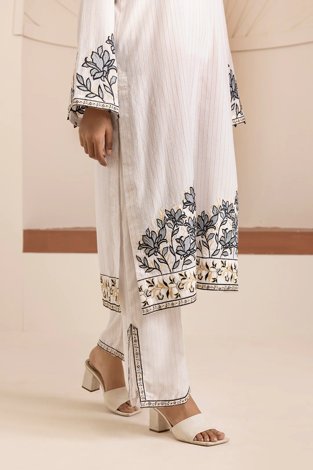Embroidered Kurta Trouser - 2826 - Image 11