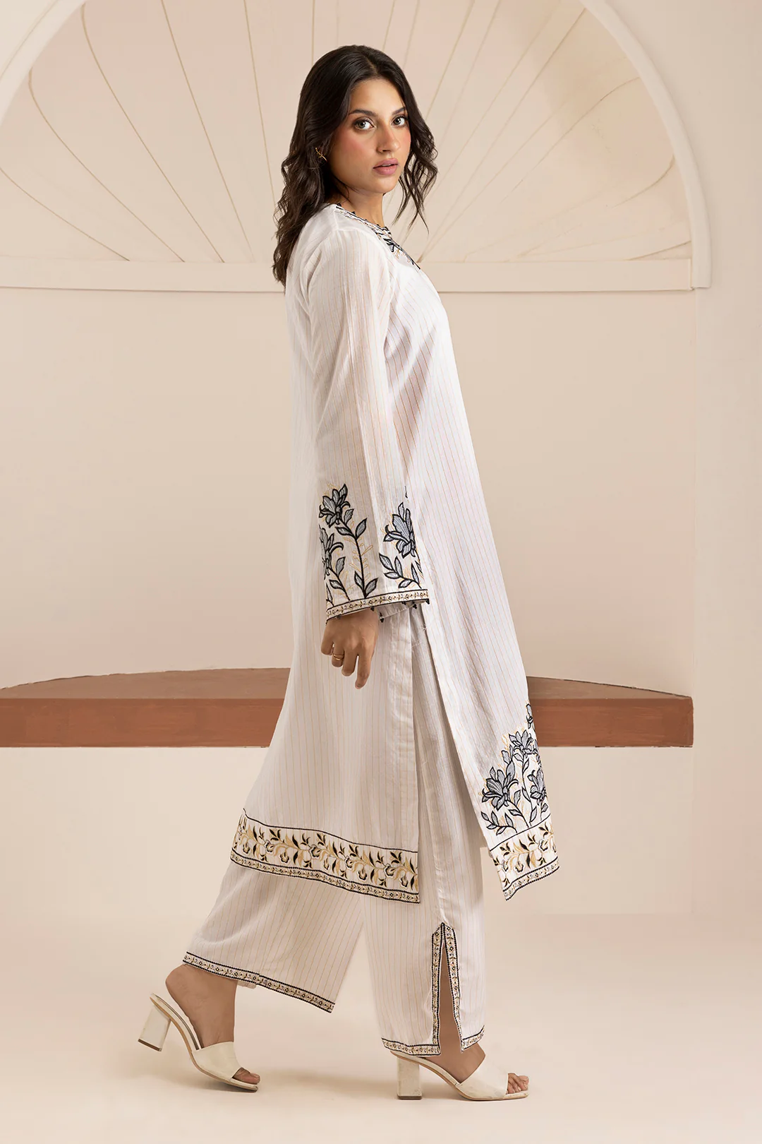 Embroidered Kurta Trouser - 2826 - Image 5