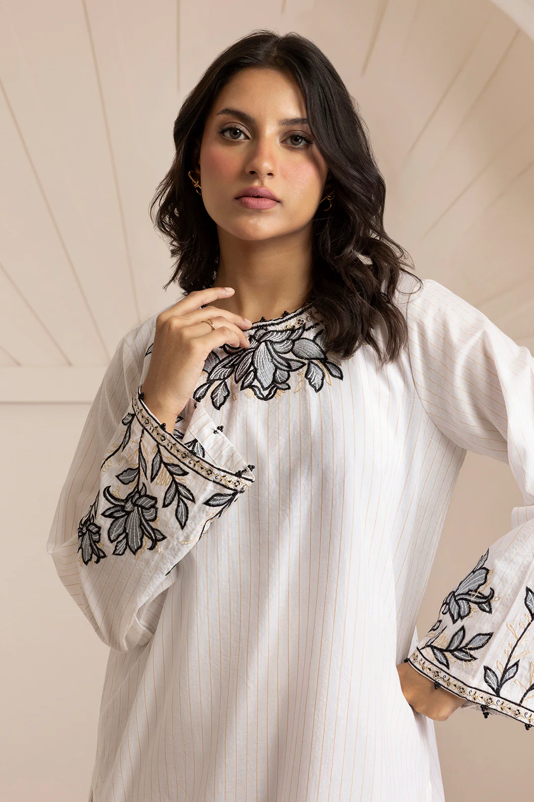 Embroidered Kurta Trouser - 2826 - Image 6