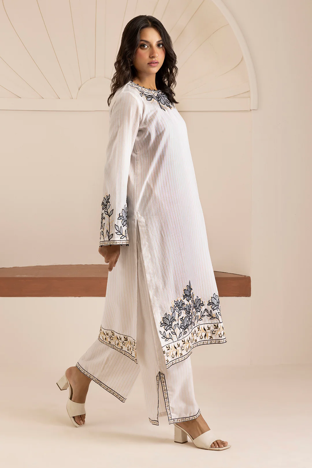 Embroidered Kurta Trouser - 2826 - Image 7