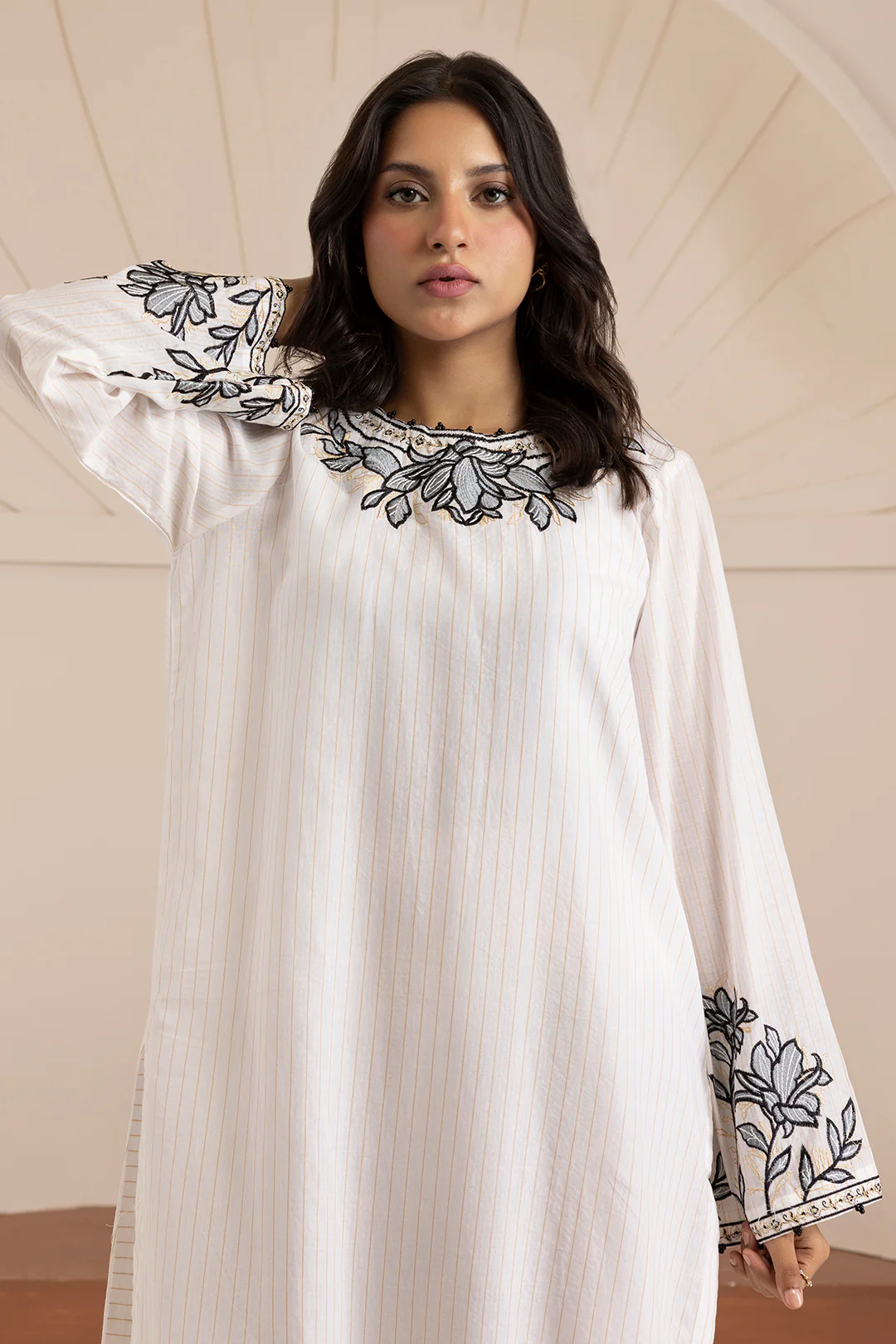 Embroidered Kurta Trouser - 2826 - Image 8