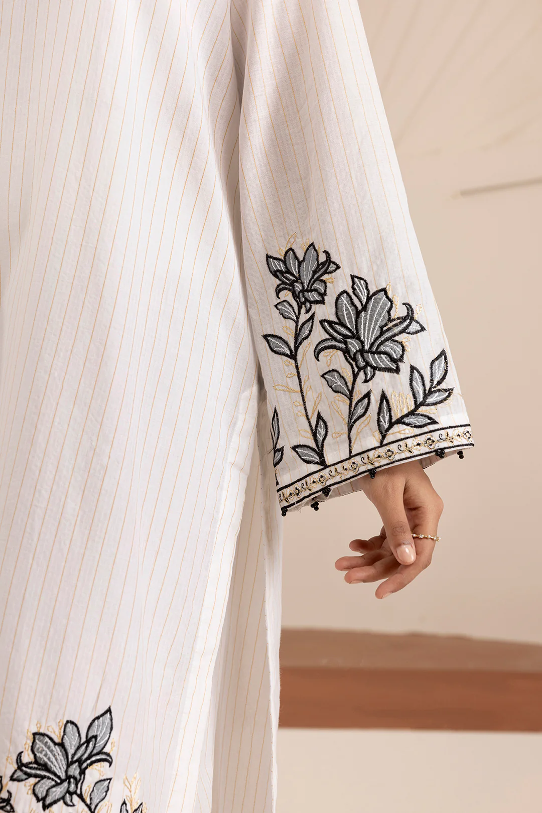 Embroidered Kurta Trouser - 2826 - Image 9