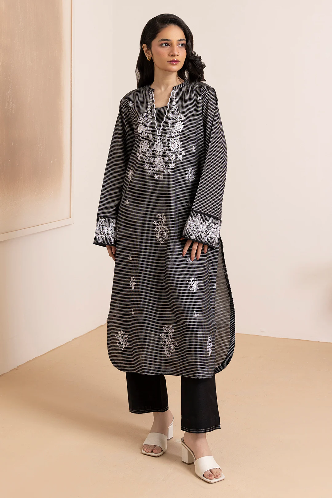 Embroidered Kurta Trouser - 2830 - Image 3