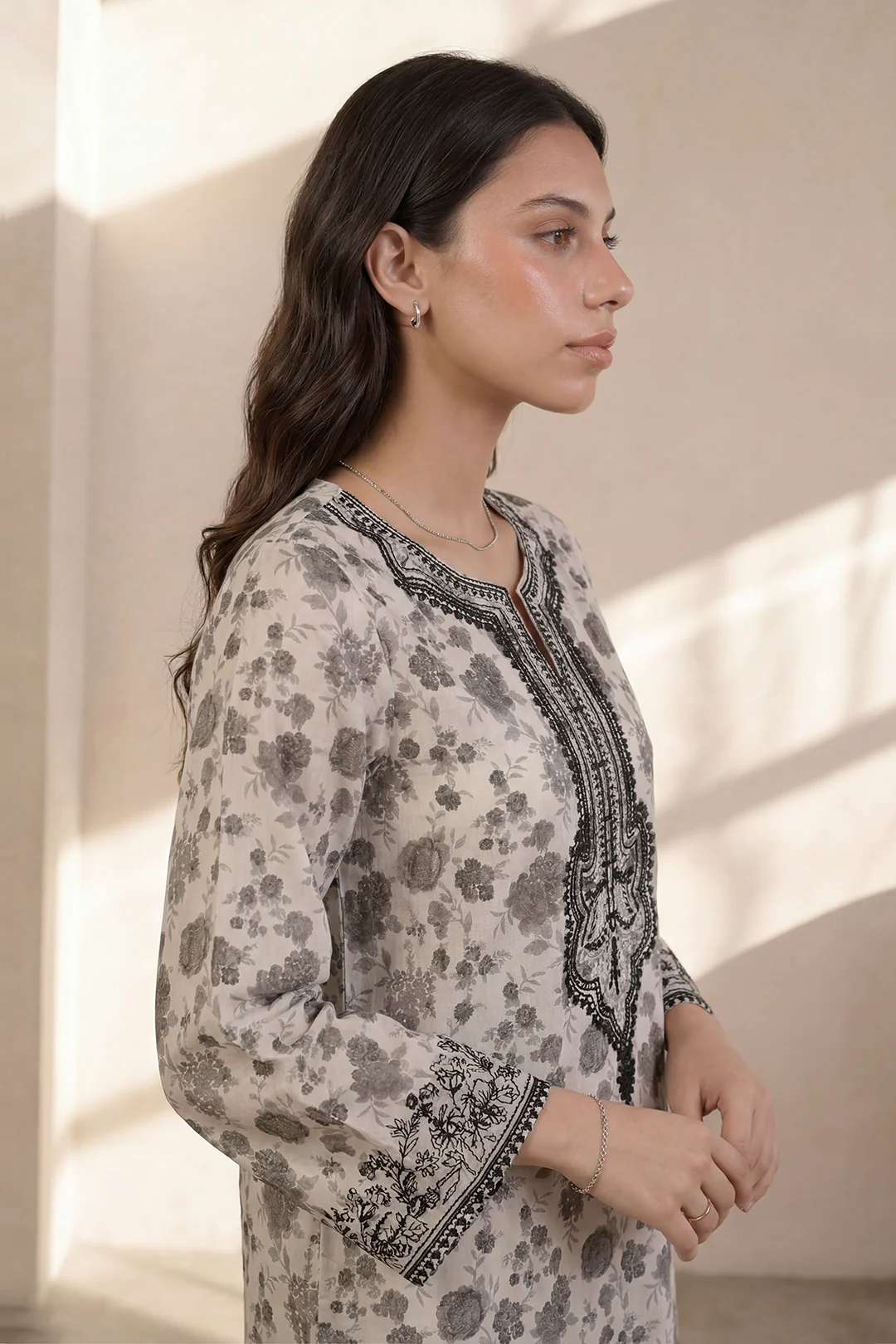 Embroidered Kurta Trouser - 2088 - Image 4