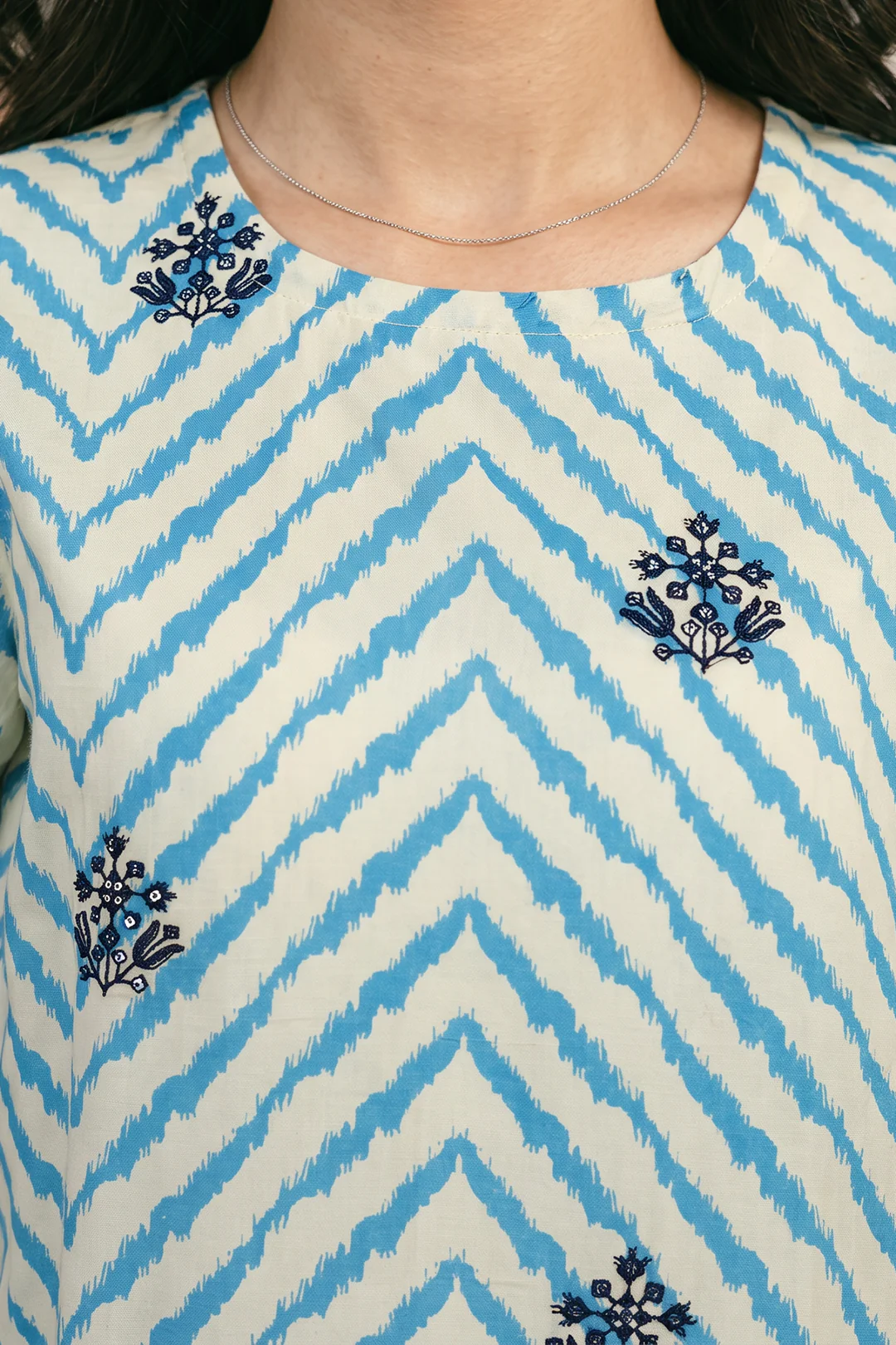 Embroidered Kurta Trouser - 2383 - Image 3
