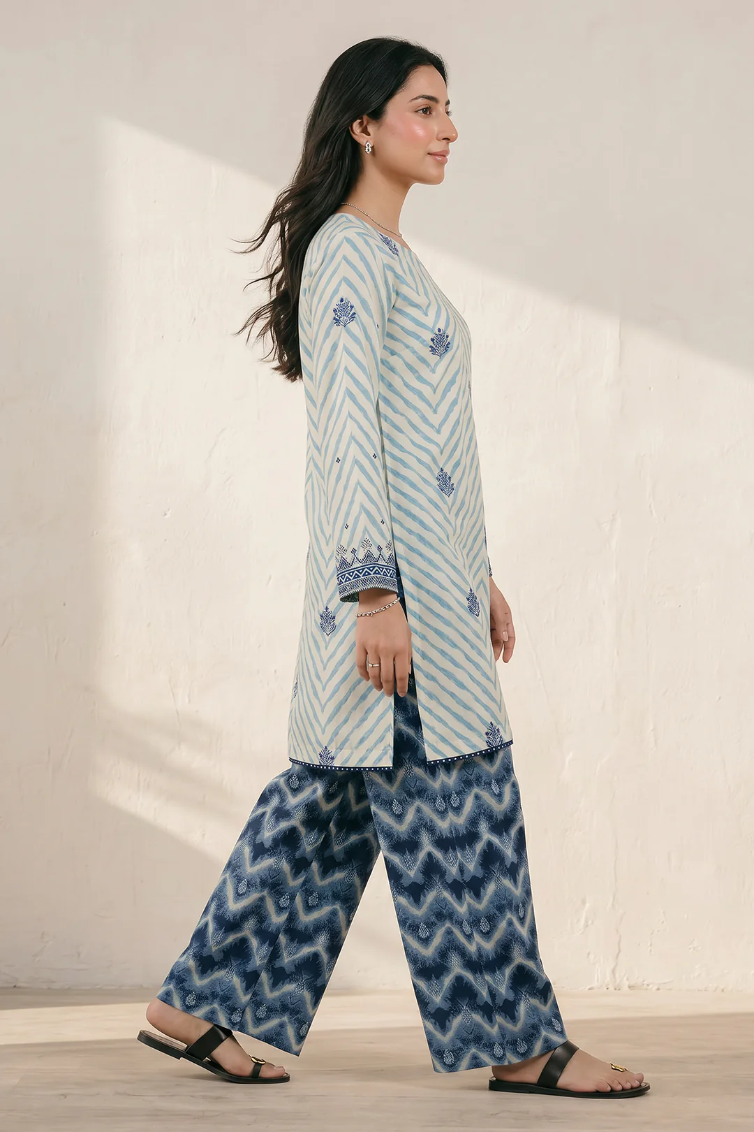 Embroidered Kurta Trouser - 2383 - Image 5