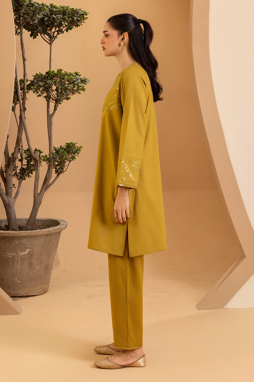 Embroidered Kurta Trouser - 2941 - Image 6