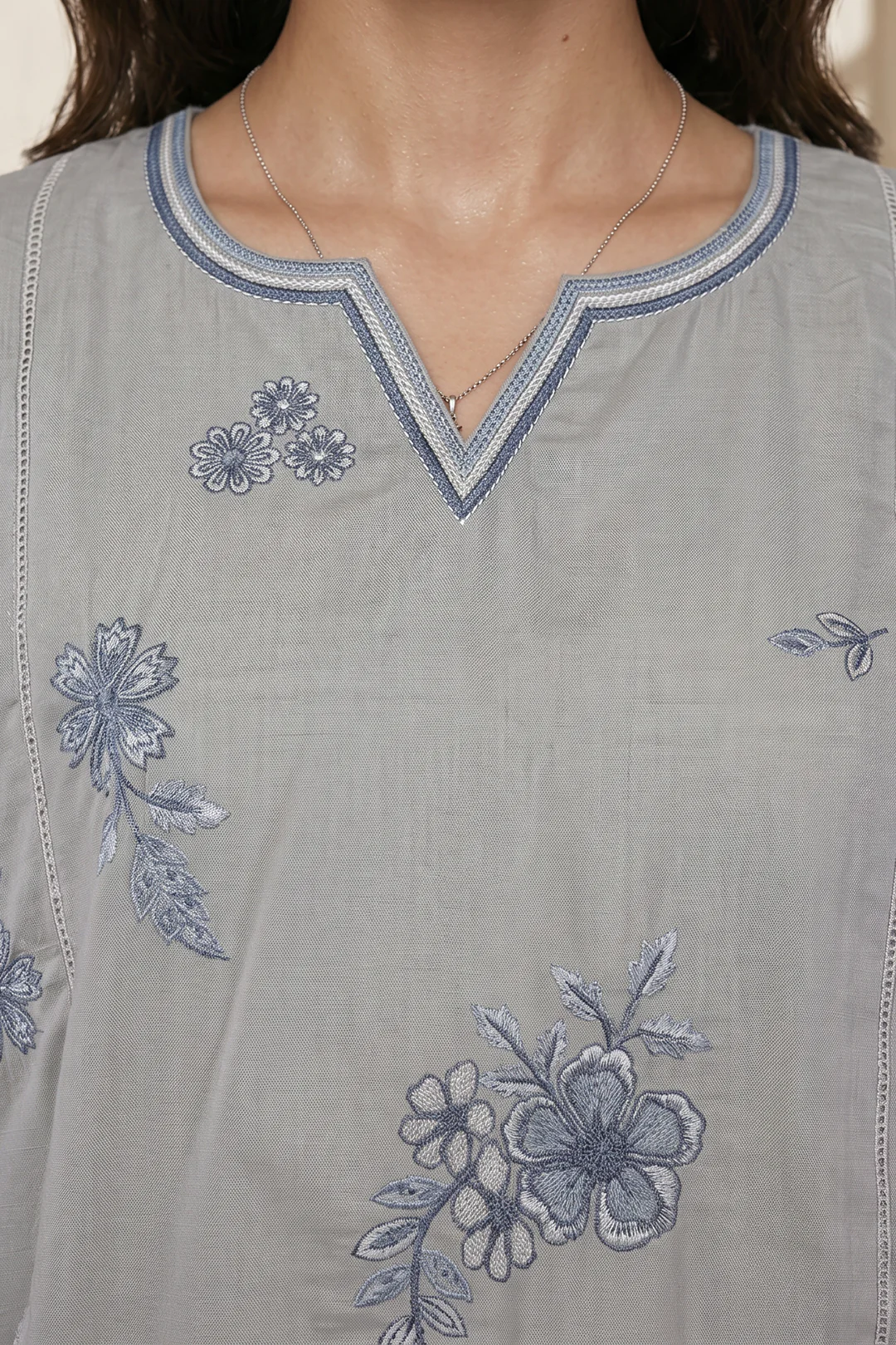 Embroidered Kurta Trouser - 2570 - Image 4