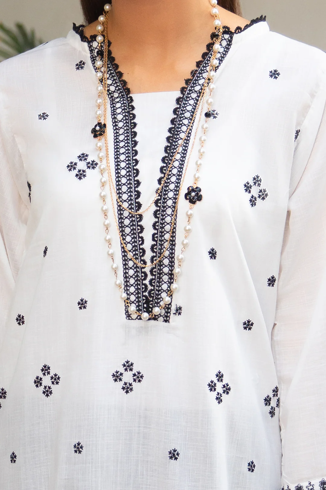 Embroidered Kurta - 1677 - Image 4