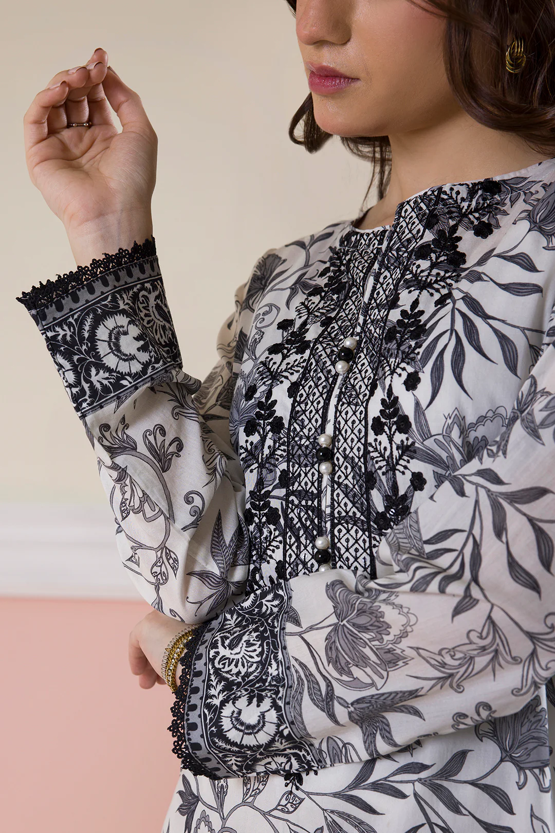 Embroidered Kurta - 2074 - Image 9