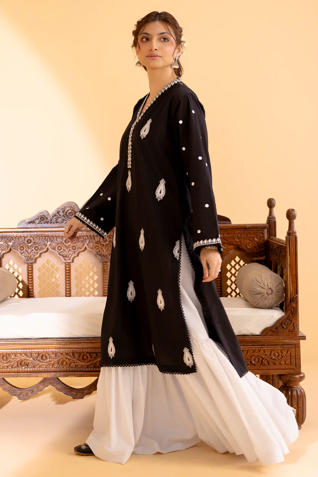 Embroidered Kurta - 2549 - Image 8
