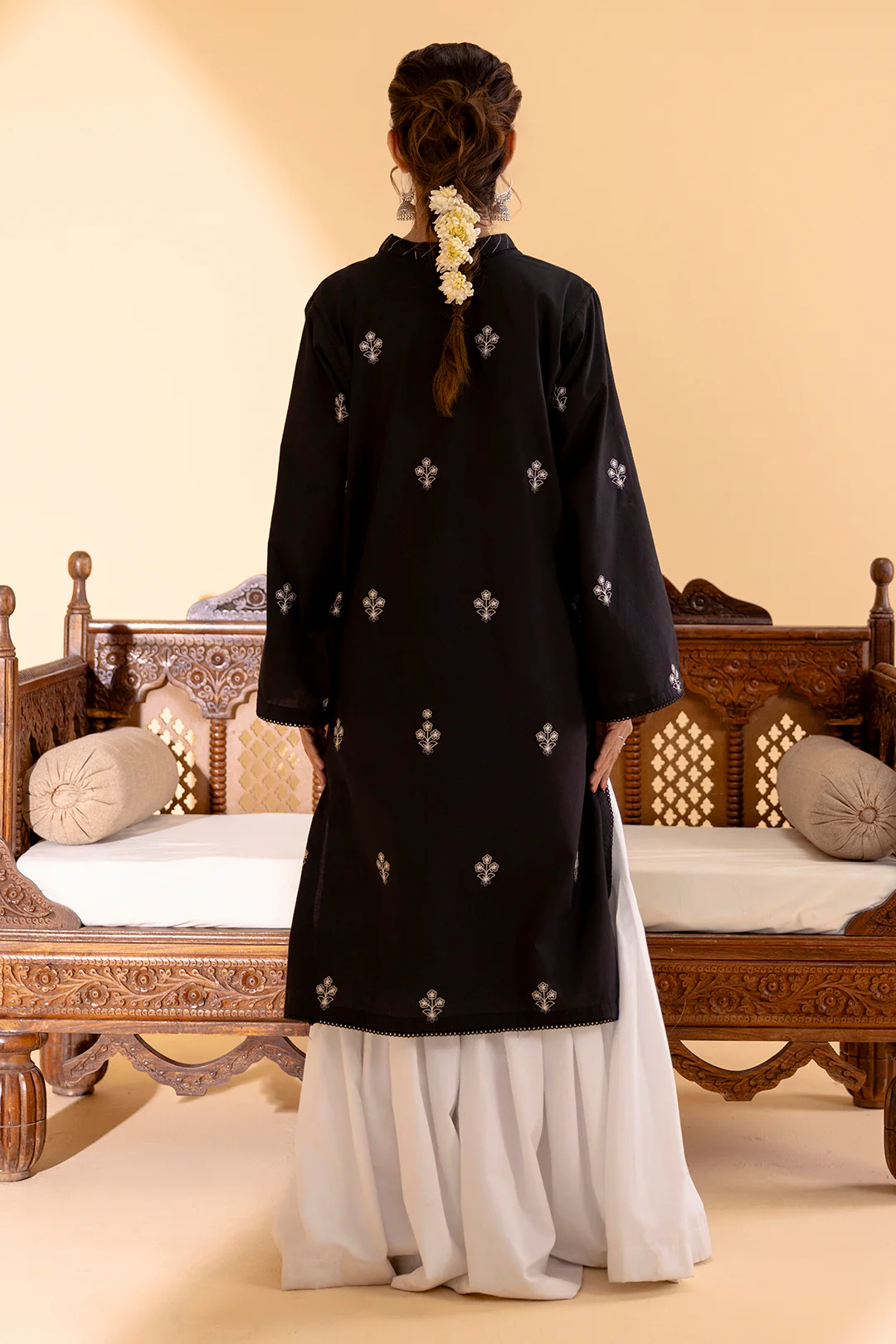 Embroidered Kurta - 2551 - Image 10