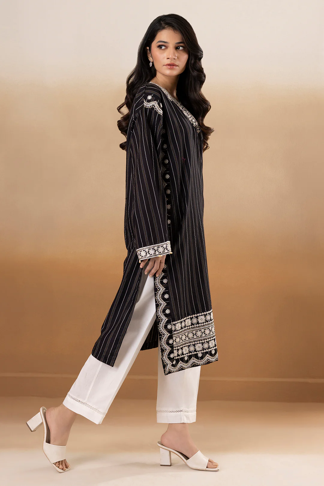 Embroidered Kurta - 2553 - Image 6