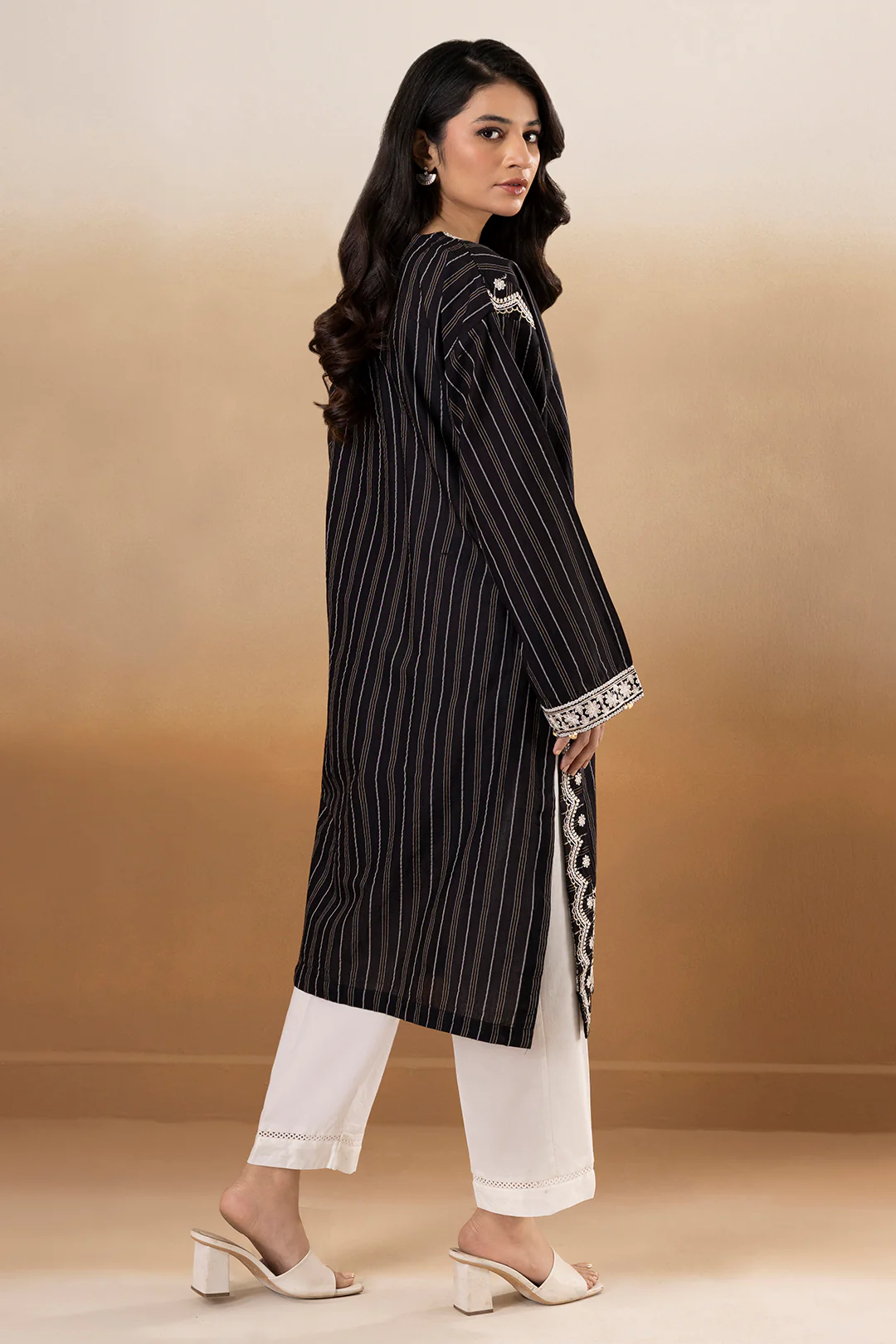 Embroidered Kurta - 2553 - Image 7
